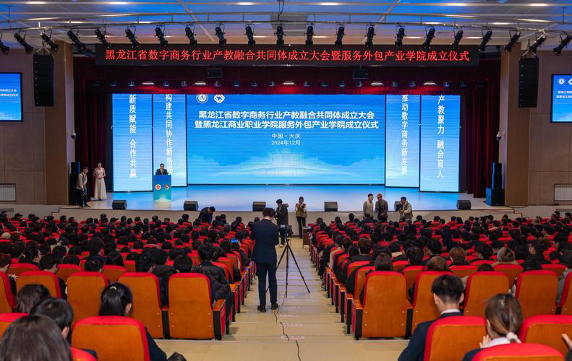 陕西进出口贸易发展动态：天中企业在国际市场的探索与挑战